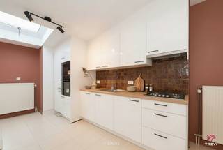 Vous recherchez la maison idéale pour vos débuts ou un investissement judicieux pour vos enfants étudiants ? Cette propriété de caractère,...