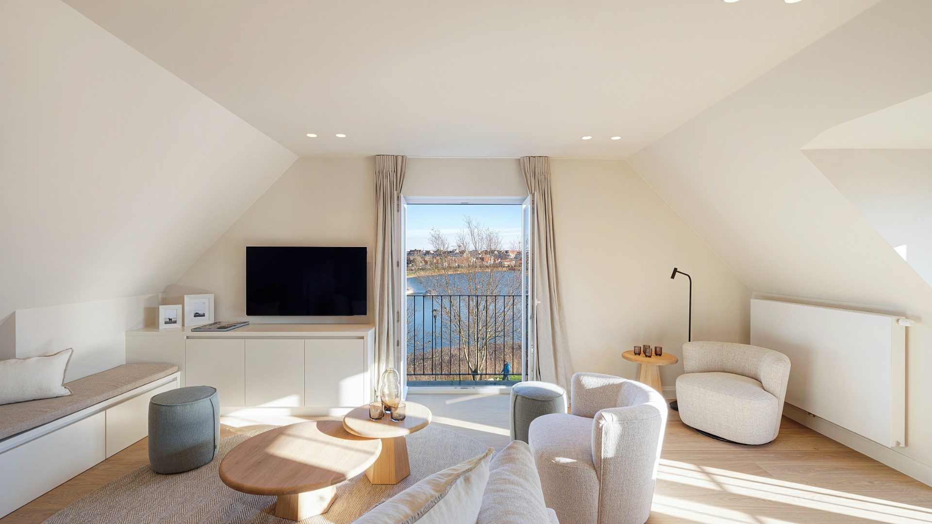 Top-luxueus gerenoveerd hoekappartement met prachtig zicht over het Zegemeer - foto 2