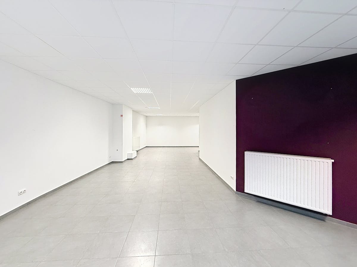 Mooie handelsruimte te huur in de Ooststraat te Veurne - foto 5