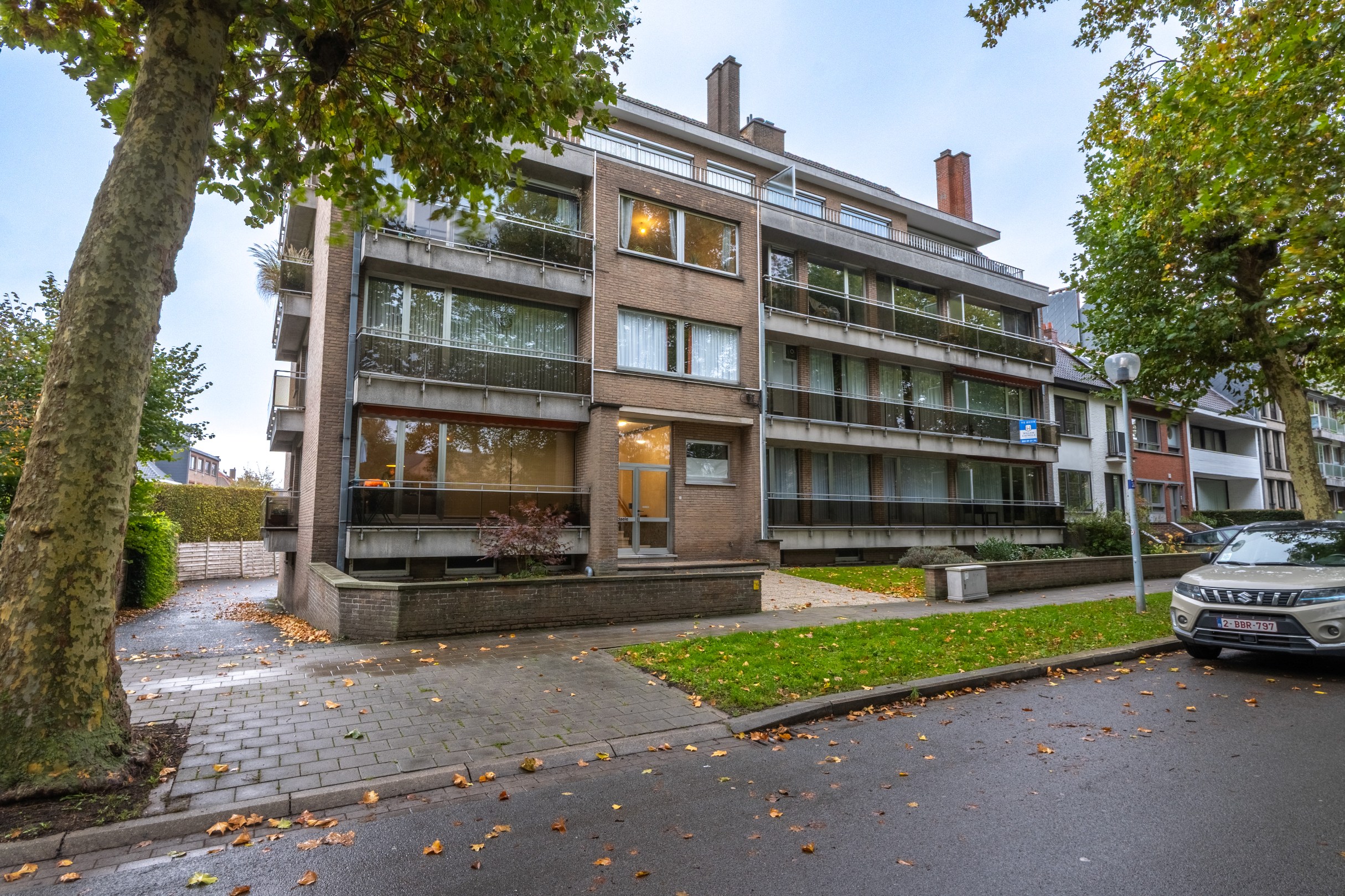 Garage for rent in Bruges - photo 1