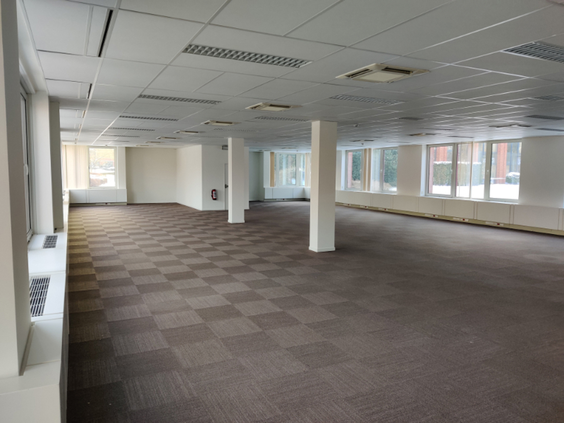 Commercial for rent in Waterloo - photo 3