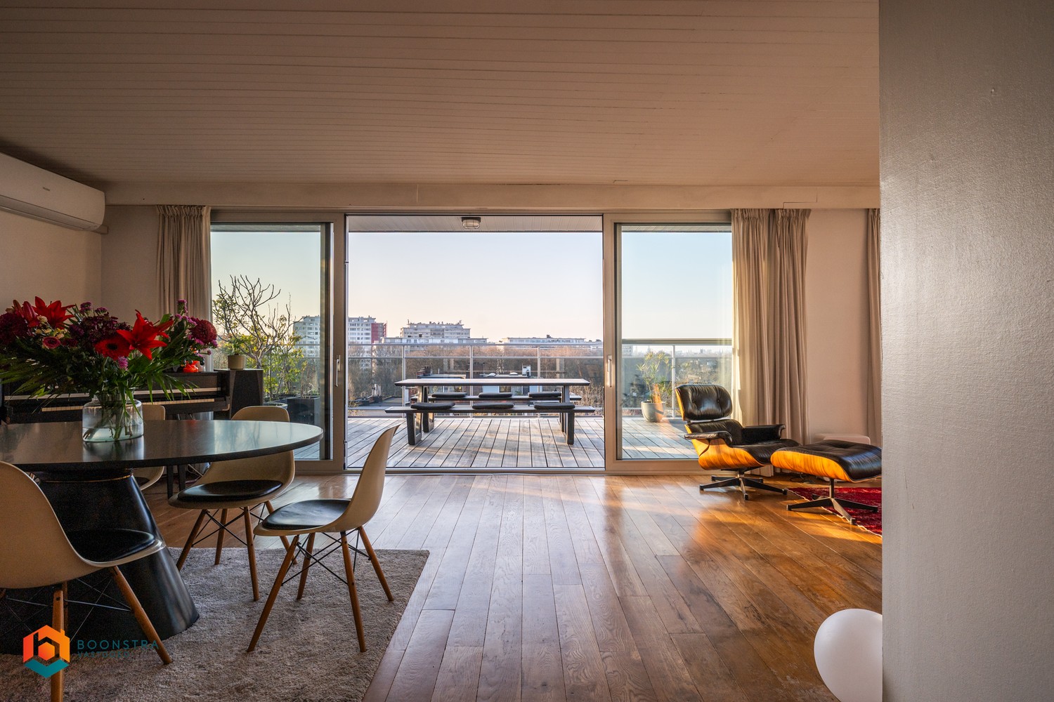 Exclusieve penthouse met 3 slpkrs, zéér riant terras (115 m²) en 2 autostaanplaatsen - foto 2