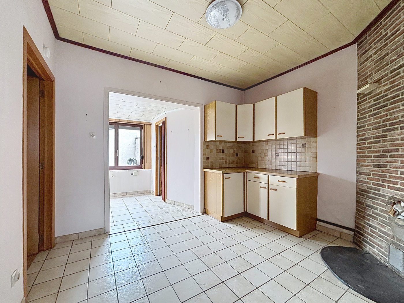 Woning met ruime tuin, garage en tal van mogelijkheden - foto 5