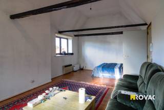 Gezellig en centraal gelegen appartement (ong. 65 m² volgens EPC) op de 2de verdieping in exclusief gebouw met Moorse bouwstijl bestaande uit inkom, ruime living, ruime ingerichte keuken, 1 ruime slaapkamer, badkamer met ligbad, toilet en lavabo, berging. Verwarming : CV op aardgas. REF.: 9040.<br /><br />Dit pand kan onderhevig zijn aan de renovatieverplichting die door de Vlaamse overheid wordt opgelegd voor residentiële gebouwen. Consulteer voor meer informatie de website van het Vlaams Energie- en Klimaatagentschap via https://www.energiesparen.be/renovatieverplichting-residenti%C3%ABle-gebouwen-2023.