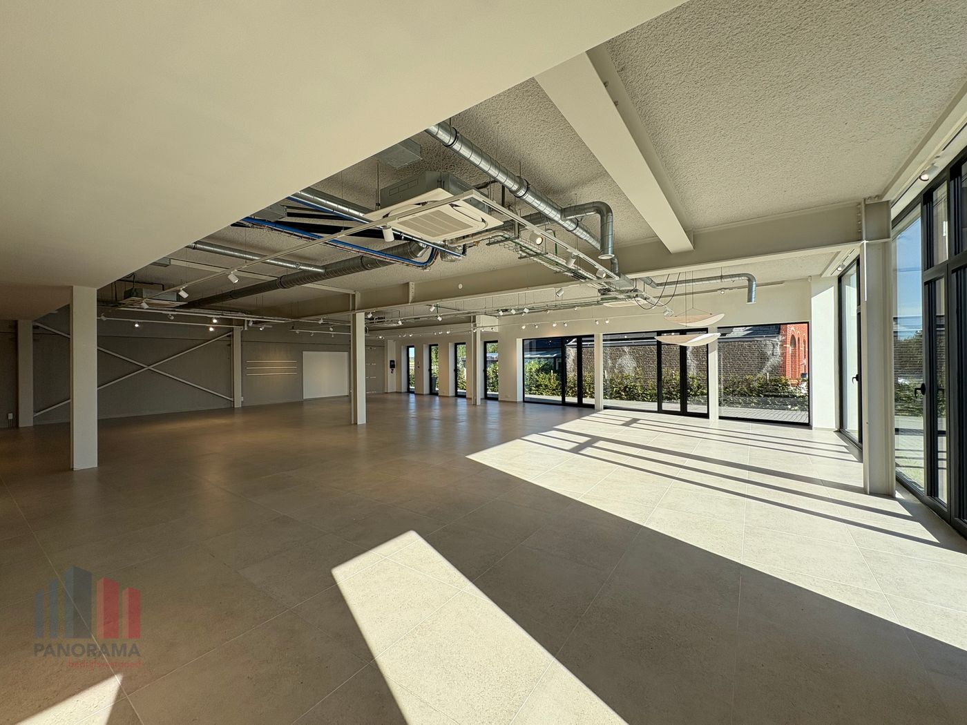 500 m² nieuwbouw kantoor/showroom op unieke zichtlocatie te Oudenaarde - photo 2