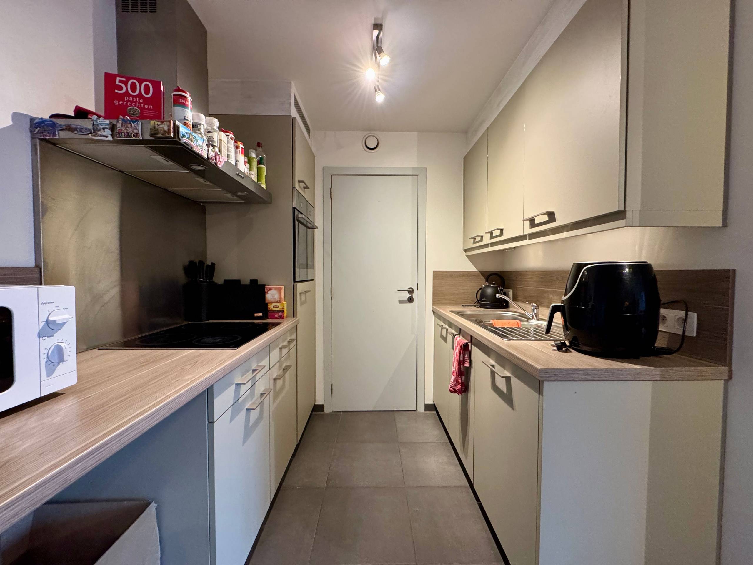 Modern 1-slaapkamerappartement te huur in centrum Eeklo. - foto 5