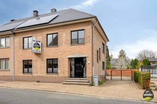 Half vrijstaande woning gelegen te Eigenbilzen, Withofsstraat 5.Rustige ligging op 5km van het centrum van Lanaken en Bilzen. School, winkels en...