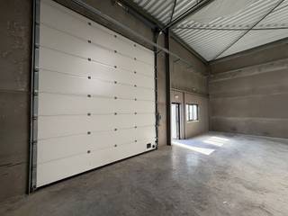  * Oppervlakte: 265 m² * 2 Privatieve Parkeerplaatsen * Vlotte bereikbaarheid via de Kortrijkseweg (N43) en de E17 (5 km) * Brandklasse C *...