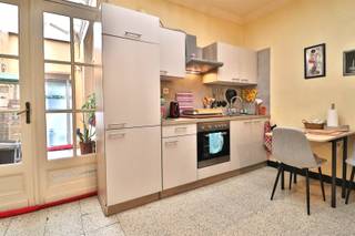 Fijne, op te frissen woning met tuin Voor wie de handen uit de mouwen wil steken bieden we deze ruime woning met tuin aan. Ingedeeld met de inkom en...