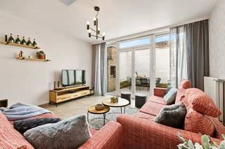Instapklare en vergunde vakantiewoning in hartje Nieuwpoort-stad op 100 m².Deze ruime rijwoning met een bewoonbare oppervlakte van 352 m² beschikt...