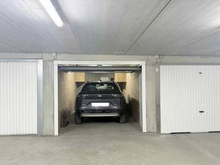 De garagebox is gelegen op verdieping -2 van de residentie De Boeie, met ingang via Koninginnelaan 60 Middelkerke en uitgang via de...