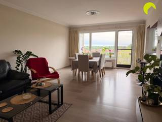  Cet appartement lumineux de 3 chambres à coucher se trouve au 5ème étage d'un immeuble calme.Proche des voies d'accès, des transports publics, des...
