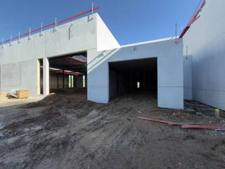 Strategisch gelegen nieuwbouwunit van ca. 450 m² te huur in Deinze, bestaande uit 200 m² kantoorruimte en 250 m² magazijn.De site bevindt zich in de...