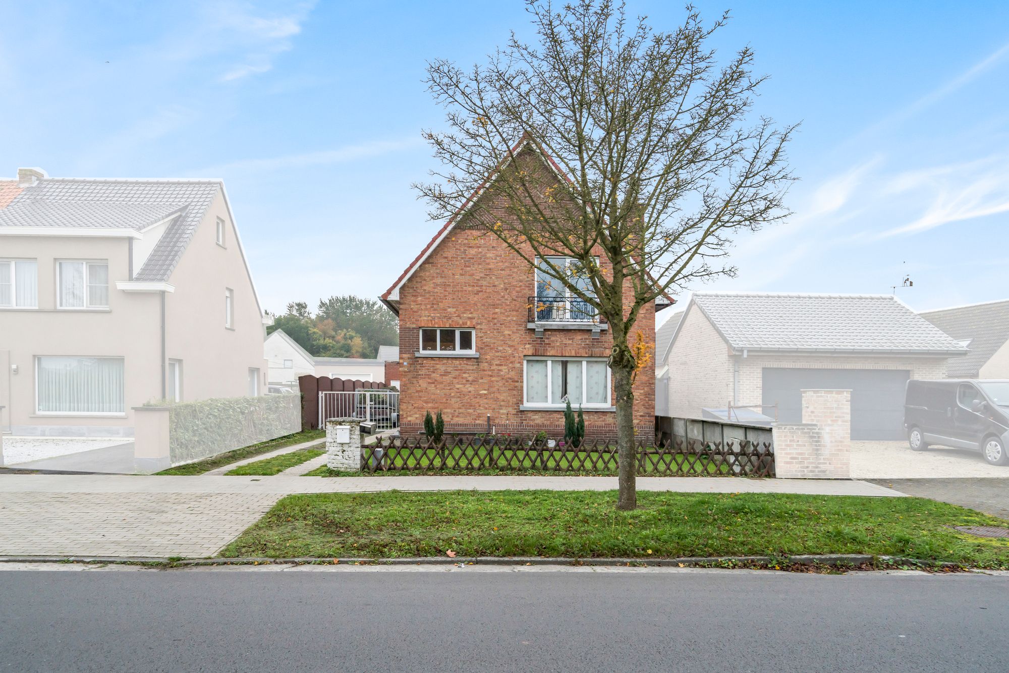 Ruime open bebouwing met 4 slaapkamers nabij centrum Eeklo. - foto 1