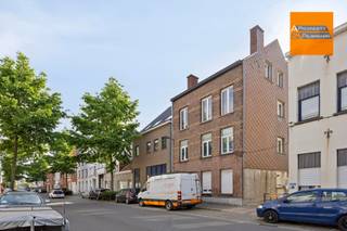 Situé au deuxième étage d'un petit immeuble sur la Bredabaan à Merksem, cet appartement 1 chambre offre un cadre de vie pratique et agréable...