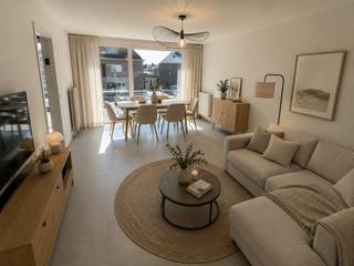 2-slaapkamerappartement met airco, autostaanplaats en ruime berging<br /><br />Op de eerste verdieping van een kleinschalig gebouw met slechts twee appartementen bevindt zich dit lichtrijke appartement van 62 m².<br /><br />In 2026 werd het appartement grondig vernieuwd met onder meer een nieuwe keuken, badkamer, vloeren, ramen, schilderwerken en vernieuwde water- en elektriciteitsleidingen. De verwarming en productie van warm water gebeuren via een energiezuinige HR TOP-gasketel.<br /><br />Het appartement beschikt over een ruime woonkamer, een moderne volledig uitgeruste keuken, twee slaapkamers en een badkamer met inloopdouche.<br /><br />Voor extra comfort is er airconditioning aanwezig in zowel de woonkamer als de hoofdslaapkamer. Bovendien is het appartement voorzien van buitenzonwering/screens voor een aangenaam binnenklimaat tijdens warme zomerdagen. De slaapkamers zijn uitgerust met rolluiken.<br /><br />Daarnaast beschikt het appartement over een ruime berging van ca. 17 m² op het gelijkvloers, ideaal voor fietsen, opslag en het plaatsen van een wasmachine en droogkast. Verder zijn een autostaanplaats voor de deur en het medegebruik van het terras en de tuin inbegrepen.<br /><br />Troeven<br /><br />EPC B (127 kWh/m² jaar)<br />Airco in woonkamer en hoofdslaapkamer<br />Voorzien van buitenzonwering/screens<br />Rolluiken in de slaapkamers<br />Automatisch ventilatiesysteem (C+) in keuken, badkamer en toilet<br />2 slaapkamers<br />Moderne keuken en badkamer<br />Nieuwe ramen<br />Vernieuwde water- en elektriciteitsleidingen<br />Energiezuinige HR TOP-gasketel<br />Autostaanplaats inbegrepen<br />Ruime berging van ca. 17 m²<br />Medegebruik van tuin en terras<br />Geen gemeenschappelijke kosten<br />Kleinschalig gebouw met slechts 2 appartementen<br /><br />Huurprijs: €875/maand<br />Gemeenschappelijke kosten: geen<br /><br />Beschikbaar vanaf: 01/07/2026