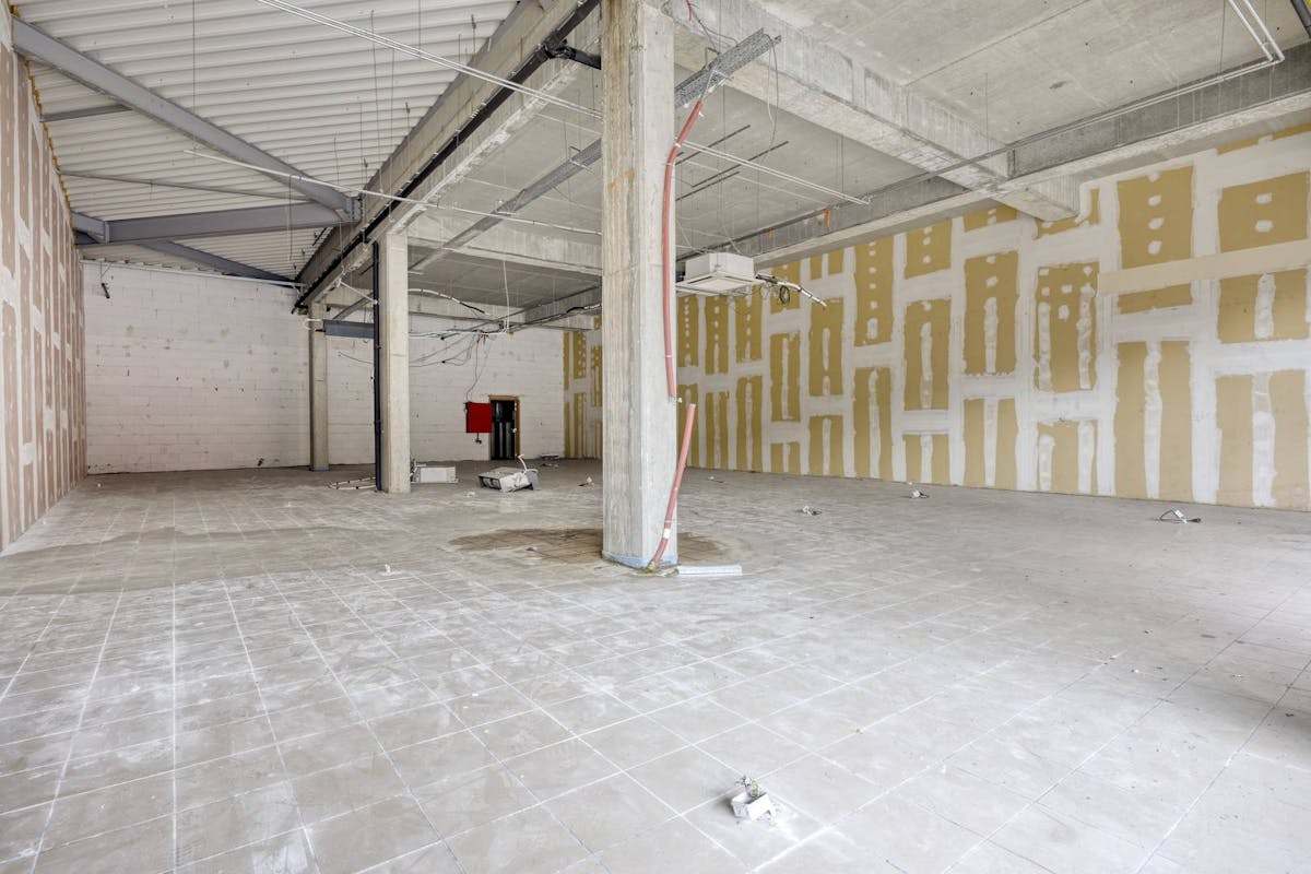 Commercial property of approximately 425 m² for rent at a prime location in a shopping center in Maaseik - photo 3