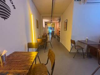 <p>In de Tiensestraat, in het hartje van Leuven, kan je deze uitzonderlijke kans terugvinden. De <span><strong>Taqueria Rico</strong></span>, een uitstekend<span><strong> goedlopende snackbar/restaurant</strong></span> kan overgenomen worden en dit in één van de meest dynamische en gewilde universiteitssteden van België.</p><p>Dankzij de<span><strong> strategische ligging</strong></span> op een uitstekende, goed zichtbare locatie en in het<span><strong> midden van de stad</strong></span>, profiteert het bedrijf van een <span><strong>constante stroom aan bezoekers</strong></span>. Dit gaat van studenten en professionals tot bezoekers het hele jaar door. In deze omgeving worden regelmatig markten, culturele evenementen en universitaire activiteiten georganiseerd. Ook dit zorgt voor een consistente en sterke inkomstenstroom.</p><p>Taqueria Rico is een gevestigde horecazaak met een <span><strong>trouwe klantenkring</strong></span> en een <span><strong>sterke lokale reputatie</strong></span> in Leuven. Het restaurant beschikt over een <span><strong>volledig ingerichte en operationele handelsruimte</strong></span> van ca. 80 m², inclusief sanitaire voorzieningen, en wordt aangeboden in instapklare staat voor een onmiddellijke verderzetting van de activiteiten.</p><p>Meer informatie of een bezichtiging ter plaatse? Aarzel niet en neem contact op met Jacky: jacky@connect-immo.be of 0495 53 46 49</p>