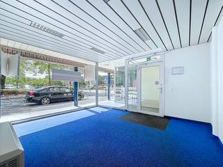 Layout:-Commercial space (approx. 70 m²) located on the street side of the famous market square in Kalmthout. Equipped with large windows, perfect...