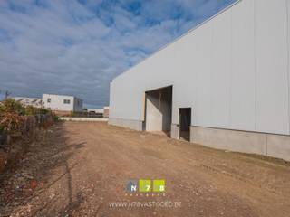 UNIT 6 VAN 204M² IN BEDRIJVENPARK GREMELSLO TE MAASEIK.KENMERKEN- oppervlakte unit: 204m²- 1 sectionaalpoort (4.00m breed x 4.20m hoog)-...