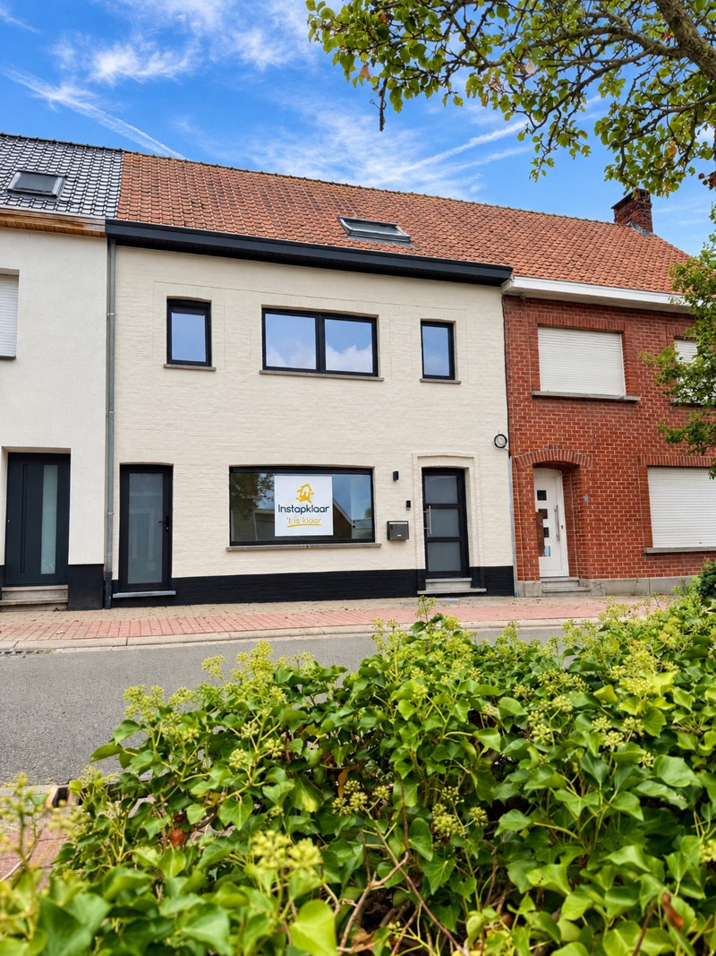 Energiezuinige gezinswoning (A) met 4 slaapkamers, dressing, bureelruimte en zonnige tuin met doorgang tot vooraan (vloerverwarming & zonnepanelen) - foto 1
