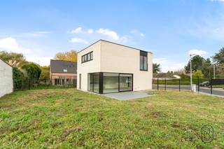 Te koop: moderne open nieuwbouwwoning met zuidgerichte tuin in MarkeIn de Torkonjestraat in Marke, vlak bij Kortrijk, de E17 en E403, vind je deze...