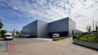 This strategically located logistics site, with a total surface area of 7,861 m², offers a unique combination of space, accessibility, and...