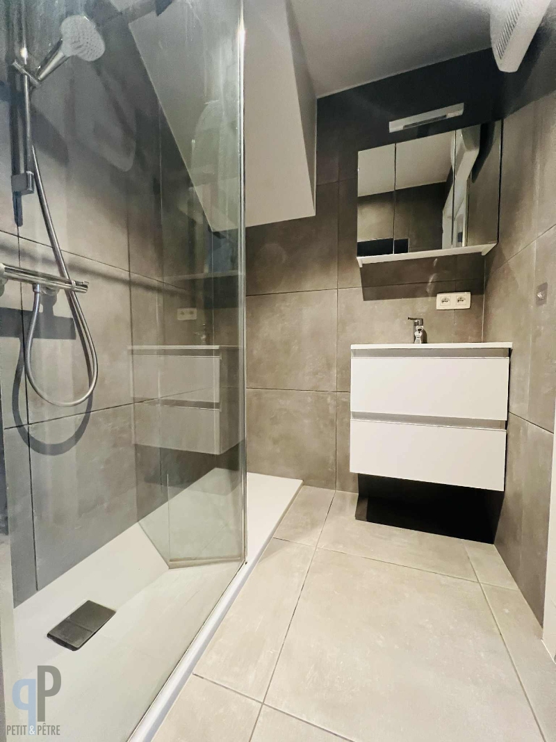 Opbrengsteigendom met 2 gerenoveerde studio's - photo 5