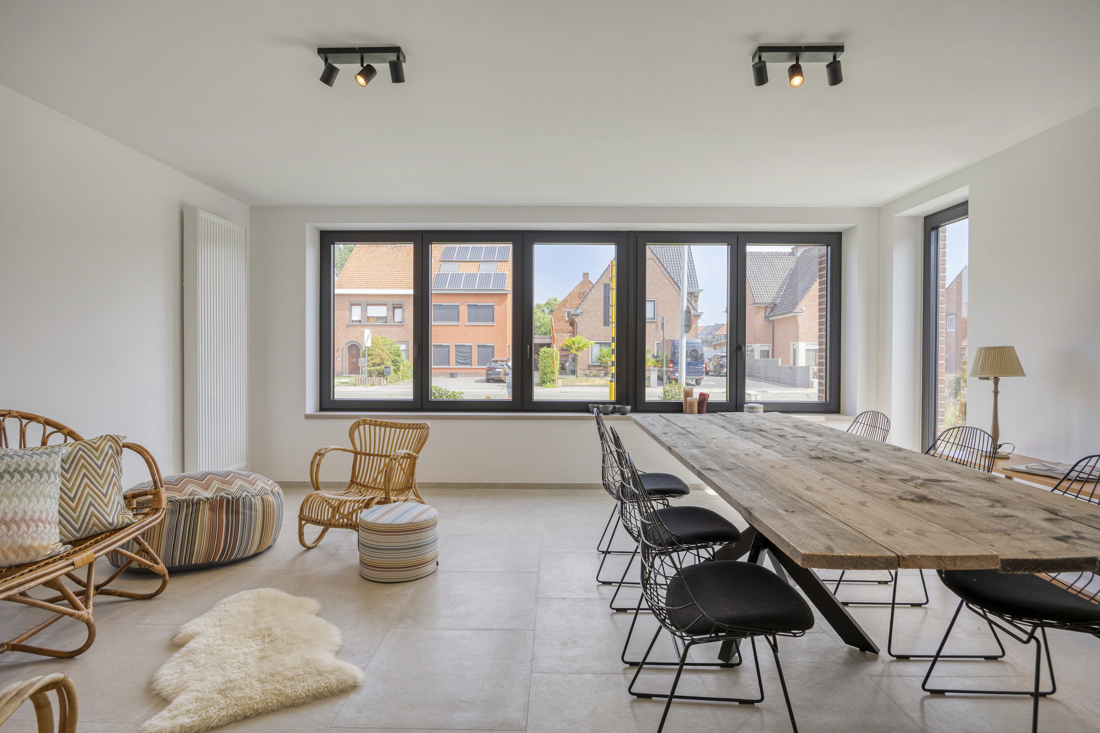Gerenoveerd gelijkvloersappartement met 2 slpk en tuin. - foto 5