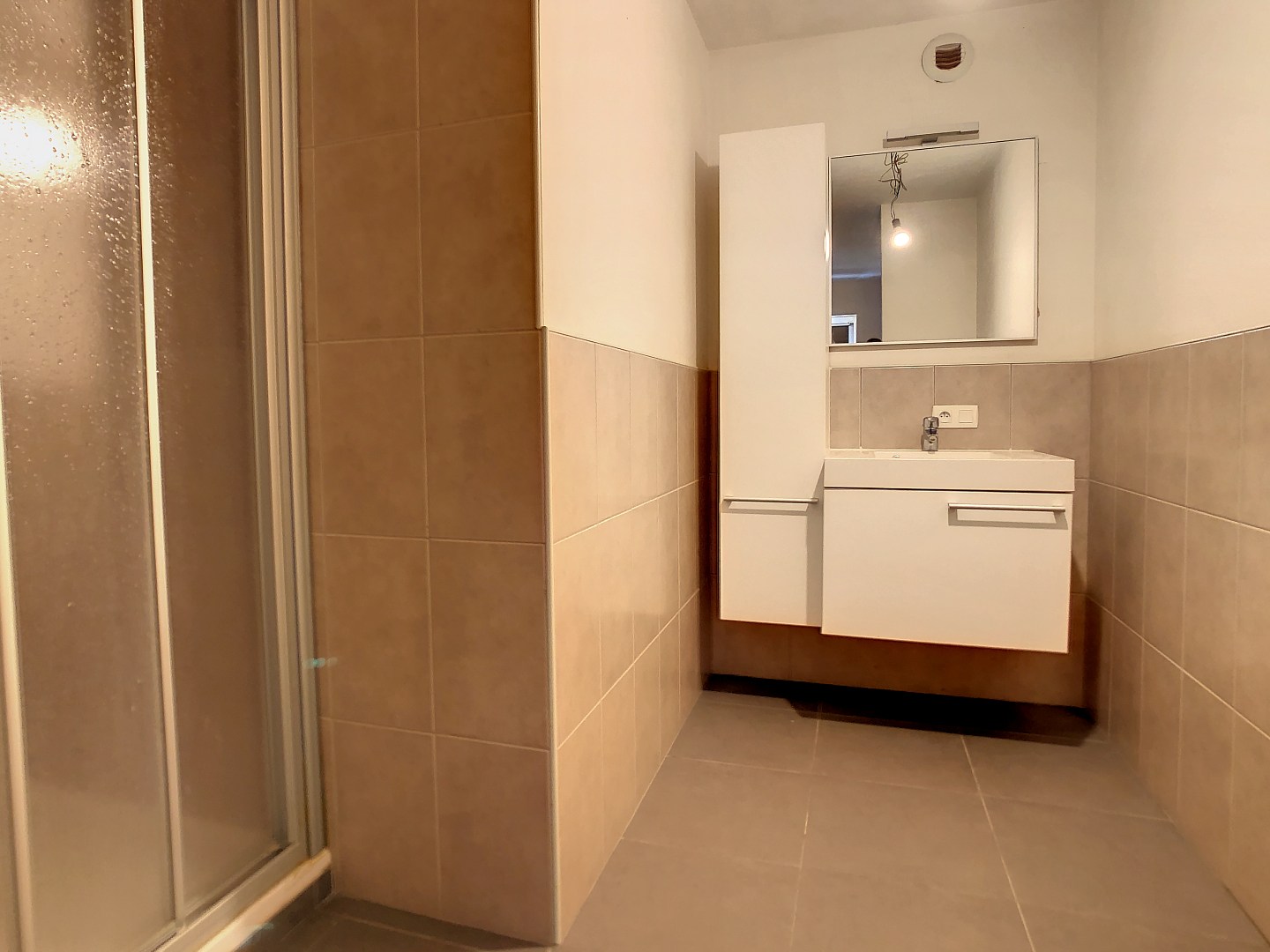 Gelijkvloers appartement met 1 slaapkamer in centrum van Westrozebeke - foto 4