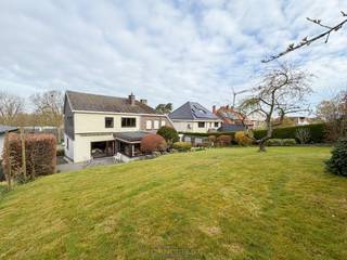 1ste bezoekdag dinsdag 28 april! Inschrijven kan via www.nobels.be onder referentienummer 4340331.RUIME GEZINSWONING met 4 SLAAPKAMERS, gelegen op...