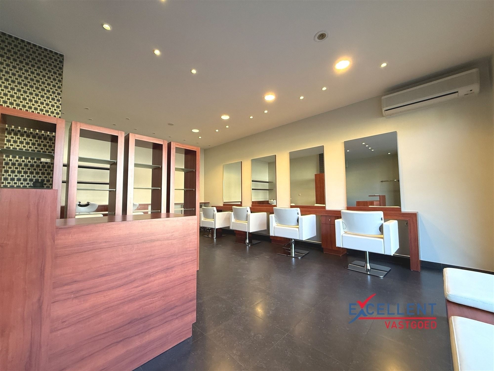 Multifunctioneel handelsgelijkvloers te Olsene te huur - foto 1