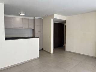 <p><span>Recent gelijkvloers appartement in het centrum van 's-Gravenwezel</span></p><p><span> </span></p><p><span>* Indeling: inkom met ingemaakte vestiairekast, ruime living op mooie tegelvloer, open keuken, nachthal met apart toilet, berging / CV-ruimte, 1 ruime slaapkamer, douchekamer met lavabo, terras.</span></p><p><span> </span></p><p><span>- CV op gas, ventilatiesysteem</span></p><p><span>- terras</span></p><p><span>- beschikbaar vanaf 1/10/2026 of vroeger in overleg</span></p><p><span>- gemeenschappelijke kosten: €15 / maand</span></p><p><span> </span></p>