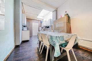 Cette maison 3 chambres à rénovée, située à 2 pas du centre-ville de Huy.Composé comme suit : Rez : hall d'entrée, cuisine/SAM, remises.1er étage : 2...