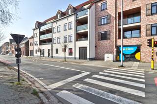 Ontdek het summum van hedendaags wonen in dit prachtige nieuwbouwappartement, strategisch gelegen in het hart van Melsele. Met een zéér...