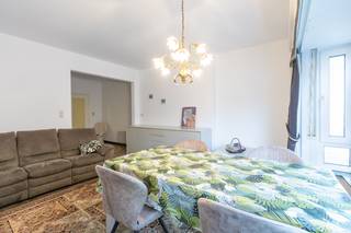 Ontdek dit appartement in Residentie Suzanne – Perfect gelegen in het bruisende Middelkerke!Ontwaken in een ruim appartement met 2 slaapkamers en...