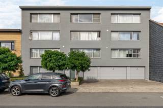 Parking dans un quartier résidentiel avec une forte pression de stationnement.Parking à vendre séparément.Soyez rapide et n'hésitez pas à...