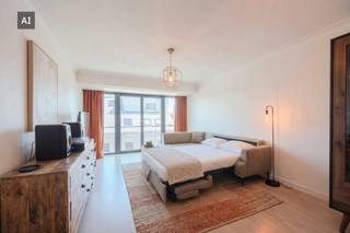 Gerenoveerde studio in de residentie ''Sun Valley'', te centrum Westende-bad. Deze ruime studio is zuidoost gericht en heeft een open zicht. Er is tevens heel wat opbergruimte in de inkomhall, de badkamer is voorzien van enkele lavabo, toilet en douche. De keuken is goed uitgerust met opbergruimte, frigo en wasmachine. <br /><br />Indeling: <br />- Inkomhall<br />- Ruime leefruimte met slaapgedeelte<br />- Geinstalleerde keuken<br />- Badkamer met lavabo, douche en toilet<br /><br />Troeven:<br />- Centrale locatie<br />- Mooi open zicht<br />- Op wandel afstand van winkels en horeca en openbaar vervoer (kusttram)<br />- Dak reeds vernieuwd<br />- Conforme elektrische installatie<br />- PVC ramen met drie dubbel glas<br />- EPC label B!<br />- Branddeur<br />- Volledig instapklaar<br />- Gemeenschappelijke fietsenberging<br />- Gemeenschappelijk afvalberging<br />- Lichtrijk <br />- Ideaal verblijf aan zee!<br /><br />Interesse in deze lichtrijke studio op toplocatie in Westende? Neem vandaag nog contact op voor een bezichtiging!<br /><br />Bestuursmaatregelen in het maatregelenregister: nee<br /><br />Deze AI-visualisaties zijn bedoeld als inspiratie. Er werd geen rekening gehouden met technische specificaties, stedenbouwkundige voorschriften of de concrete mogelijkheden tot realisatie.