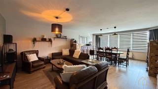 <p>Welkom in dit ruim appartement met EPC B in het hart van Oud-Turnhout. Het ligt op de eerste verdieping, heeft twee ruime slaapkamers, een grote living en een bewoonbare oppervlakte van 91m²<br /> </p><ul><li>De nieuwe keuken met vaatwasser, is volledig uitgerust. Aansluitend is een functionele wasplaats/berging</li><li>De woonkamer is ruim, en is flexibel in te richten</li><li>De badkamer, eveneens recent vernieuwd, is voorzien van een meubel en mooie douchecabine. Het gastentoilet is apart</li><li>Achteraan liggen twee slaapkamers, waarvan 1 met toegang tot het zuidwest gericht balkon</li><li>In living en slaapkamers ligt laminaat, andere ruimtes zijn voorzien van een grote, grijze keramische tegel</li><li>Er is geen lift </li><li>Eigen garage achter het gebouw</li><li>Energiezuinig: EPC 157- label B</li><li>Beschikbaar bij akte </li><li>Wil je verhuren? We kunnen vanaf het ondertekenen van de compromis onze zoektocht naar een geschikte huurder starten. Zo heb je van dag 1 rendement!</li><li>Wel de lusten van een stad, niet de lasten. Zowel voor fietser, auto als voetganger vlot bereikbaar</li></ul><p><br /> </p><p><strong><u>Bezoek inplannen</u></strong><br />Is jouw interesse geprikkeld? Plan dan snel een afspraak! </p><br /><p><strong><u>Jouw Nxxt Step</u></strong><br />Wil jij jouw vastgoed verkopen of verhuren? Contacteer NXXT Vastgoed! We bekijken de mogelijkheden die het pand biedt, en koppelen die aan jouw wensen. Samen maken we van jouw vastgoeddroom een succesvolle NXXT STEP !</p>