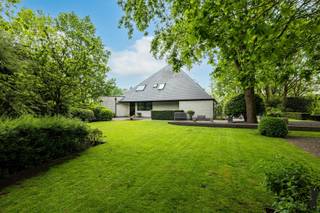 Unieke, open architectenwoning gelegen in rustige en groene, bosrijke omgeving in één van de mooiste wijken te Retie, nabij Postel en de...