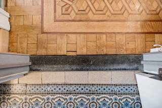 Welkom in de Plankenbergstraat in Deurne, waar dit verrassend ruime en karaktervolle huis klaarstaat om jouw nieuwe thuis te worden. Achter...