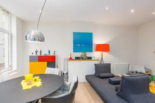 Dit recent gerenoveerd appartement is zeer centraal gelegen en ligt op enkele meters van de visserskaai, winkels, openbaar vervoer en de zeedijk...