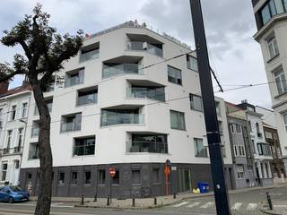 Deze ondergrondse autostaanplaats (P20) ligt op verdiep -2 en is onmiddellijk vrij. De huurprijs kan als beroepskost worden afgetrokken...