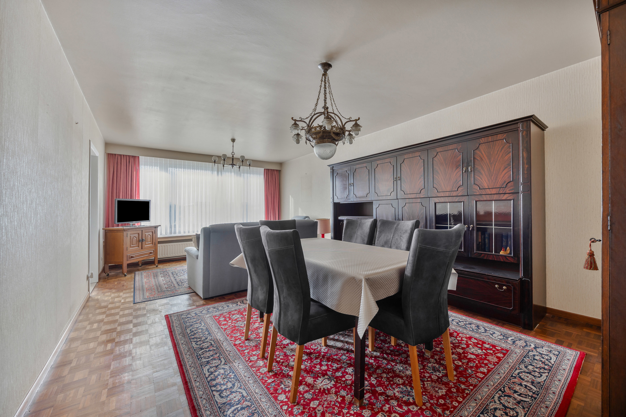 Appartement met 2 slaapkamers en terras op goede locatie - foto 4
