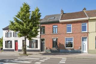 <strong>TE HUUR ruime woning in het centrum van Herent.</strong><br /><br />Bent u op zoek naar een comfortabele woning op een centrale ligging?<br />Dan is deze woning zeker een bezoek waard!<br /><br />Indeling: inkomhal, gezellige woonkamer, keuken, berging, 3 volwaardige slaapkamers, badkamer, apart toilet en terras.<br /><br />Dankzij de gunstige ligging bevindt u zich vlak bij winkels, openbaar vervoer, scholen en belangrijke invalswegen.<br />Bovendien bereikt u Leuven in een mum van tijd.<br /><br /><strong>Technische gegevens</strong><br />* EPC: 271 kWh/m²/jaar – Label C<br />* Centrale verwarming op aardgas<br /><br /><strong>Deze woning is beschikbaar vanaf 01/09/2026.</strong><br /><br /><strong>Interesse?</strong><br />Neem vrijblijvend contact op voor meer informatie of om een bezoek in te plannen.<br />📞 0473 33 33 33<br />✉️ philip@wijns.be