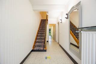 Op een uitstekende locatie, in een parallel en autoluw gedeelte van de Kapelsesteenweg, bieden wij deze ruime, energiezuinige bel-étage woning met...