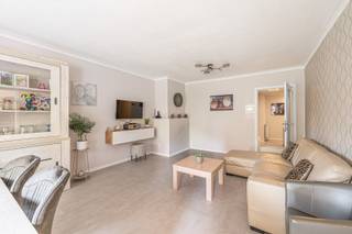 Central location with easy access (Stationsdreef 146 bus2, Roeselare)<br />Recently renovated (new heating system, new windows)<br />3 bedrooms<br />2 storage spaces<br />2 spacious terraces<br />Bathroom with bathtub and sink<br />Closed garage<br />Asbestos safe<br />Compliant electricity<br />EPC label C<br />Asking price: €199,000;-
