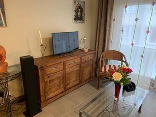 Deze knusse studio bestaat uit inkom met slaapnis (3 x stapelbed) en veel kastruimte, woonkamer met open keuken en terras, badkamer met douche en toilet.<br />In de woonkamer is een wandmeubel met uitklapbaar dubbel bed.<br />Aansluiting wasmachine is voorzien.<br />Verwarming op gas.<br />Privatieve tellers voor elektriciteit en gas.<br />Op de 6e verdieping van deze residentie, is een groot collectief zonne-terras.<br />Maandelijkse huur: 580 EUR + 50 EUR provisie vaste kosten + 30 EUR provisie verbruik water = 660 EUR per maand. De flat is nu verhuurd tot 01 november 2025. Ideaal als opbrengsteigendom dus.<br />Asbestveilig.<br />Lift in de residentie.<br />Zeezicht vanop het balkon (zijdelings).