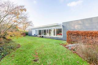 Ontdek deze uitzonderlijke passiefwoning, gebouwd in 2011 naar ontwerp van INZICHT architecten, en dit met een sterk ecologische visie gericht...