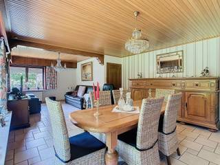 Woning met 2 SLPK, garages en riante tuin, op Toplocatie!In een rustige, verkeersluwe straat in Erembodegem, midden in het parkgebied, vindt u deze...